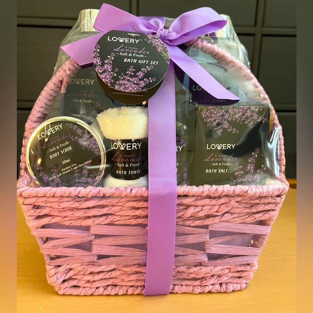 Lovery Bath Gift Set - Jasmine & Lavender - New & sealed.
